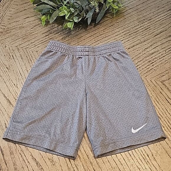Gray Nike shorts size 6 - Picture 1 of 6